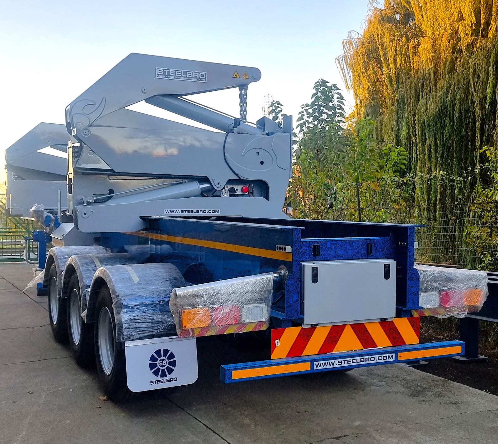 Selling of Sidelifter & Self-Loading Trailers